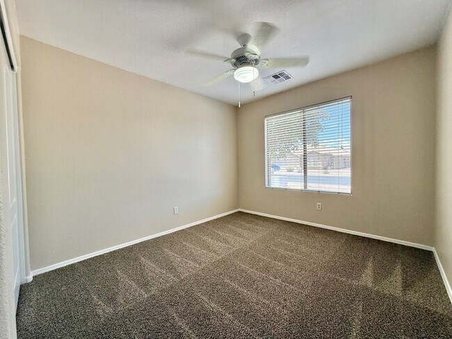 Building Photo - Golf Course Lot!