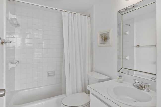 Building Photo - 225 Beach Rd