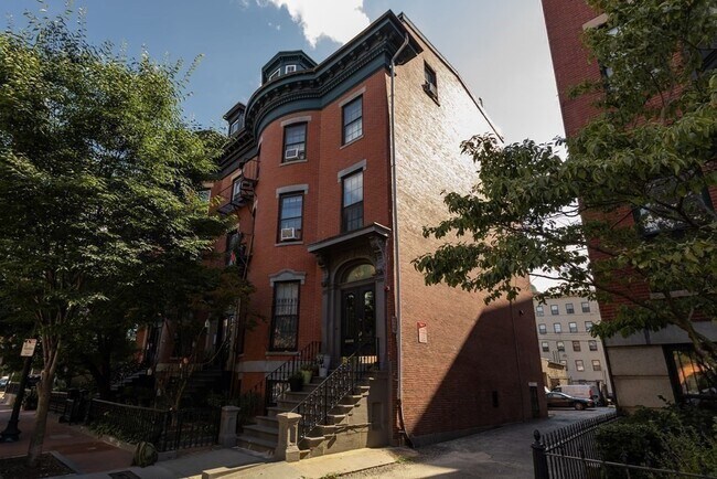 Building Photo - 483 Massachusetts Ave