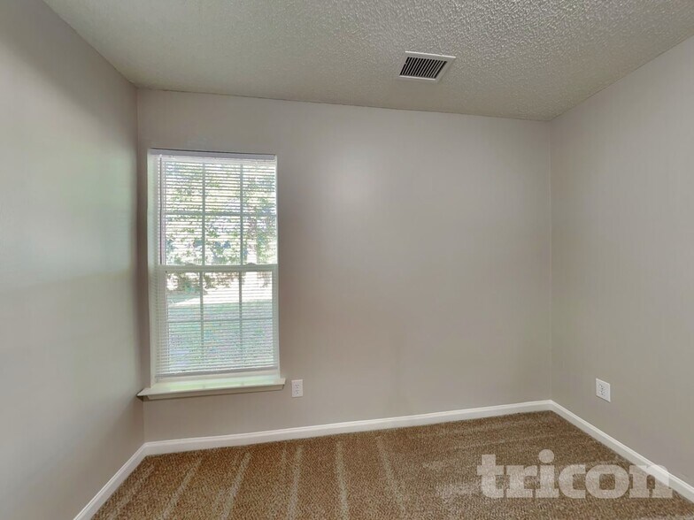 Building Photo - 131 Winborne Dr