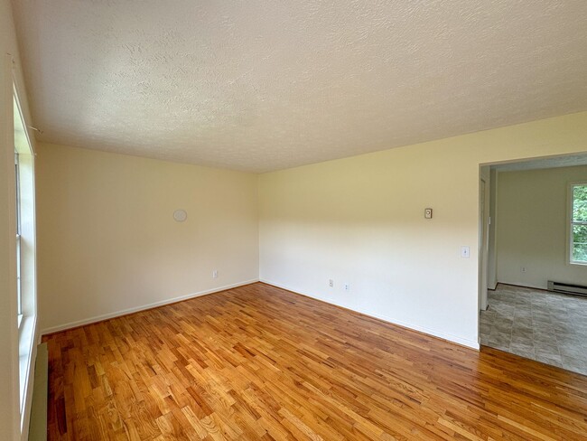 Building Photo - 3Bed/1Bath Home.