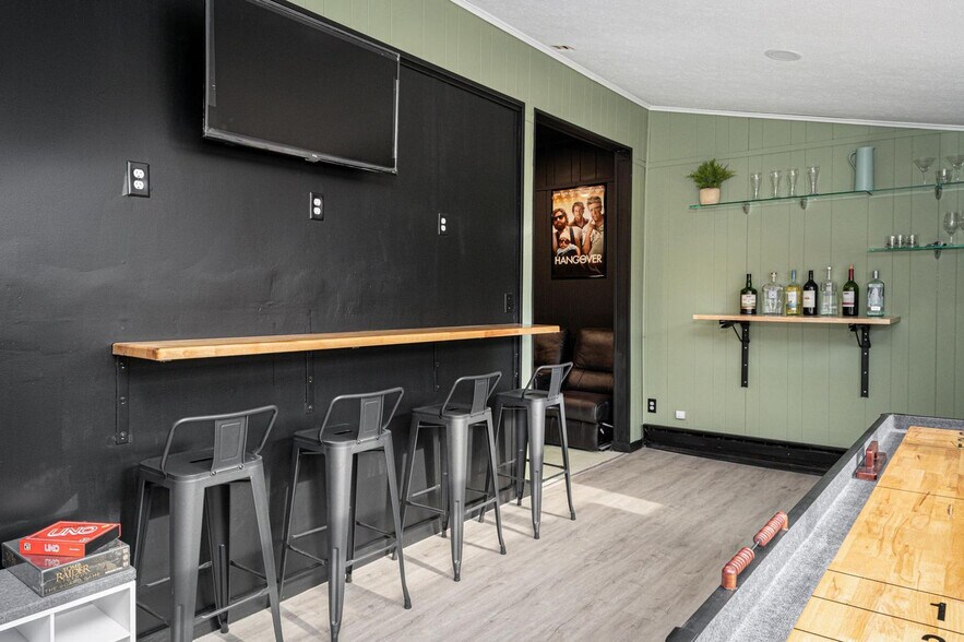 Building Photo - 5850 Devington Cir