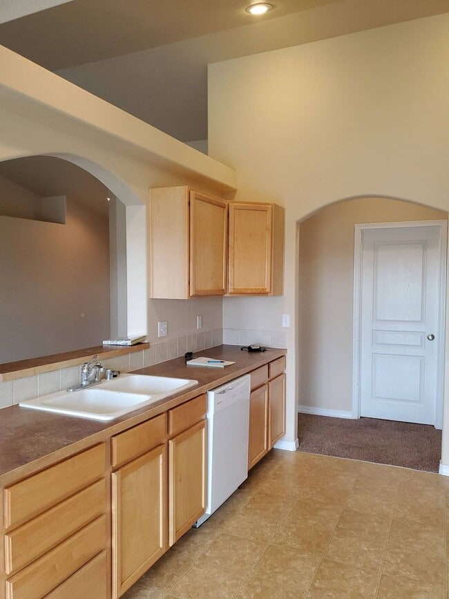 Building Photo - July & August Rent FREE - Central Heat & Air/ Garage/ Bonus Room