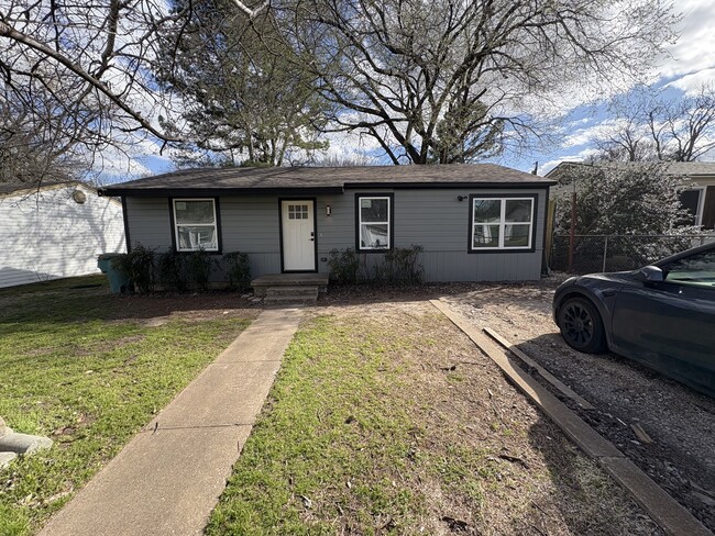Building Photo - 112 Atkinson Dr