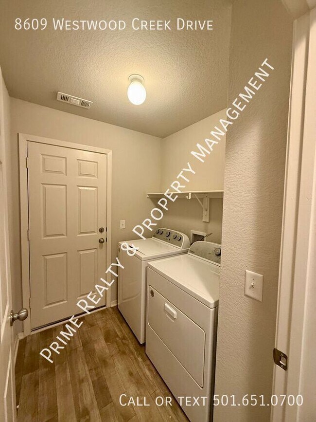 Building Photo - 8609 Westwood Crk Dr