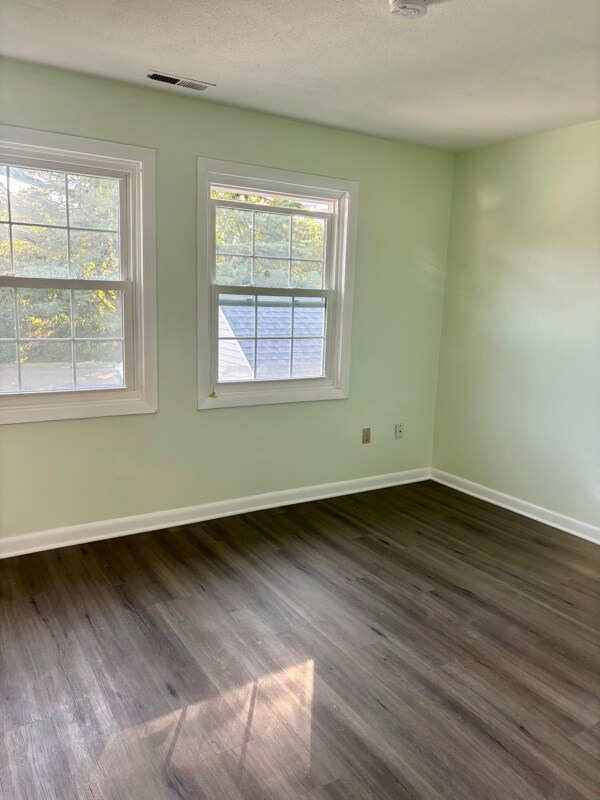 Building Photo - 407 Spring Meadow Rd