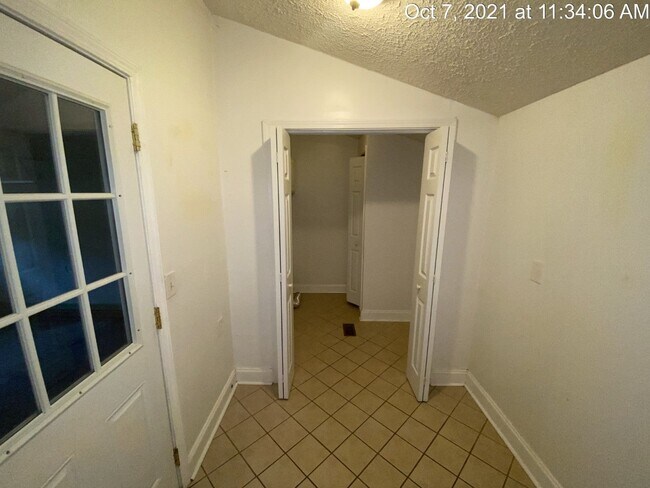 Building Photo - 1005 Sandalwood Dr