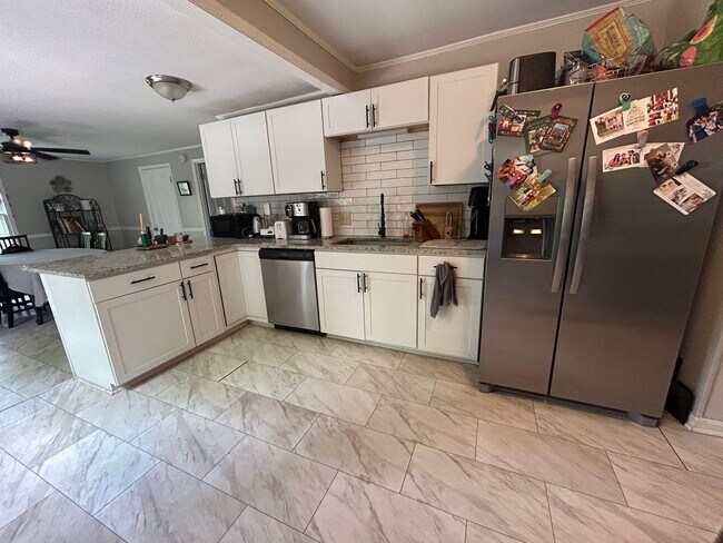 Building Photo - 79 Springbrook- Available August 2025!!
