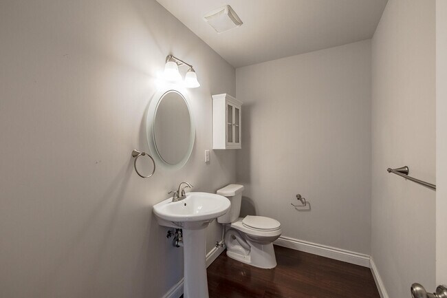 Building Photo - 324 Stratford Ln