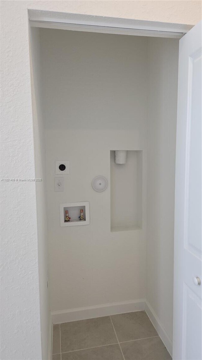 Building Photo - 1126 NW 2nd Ter