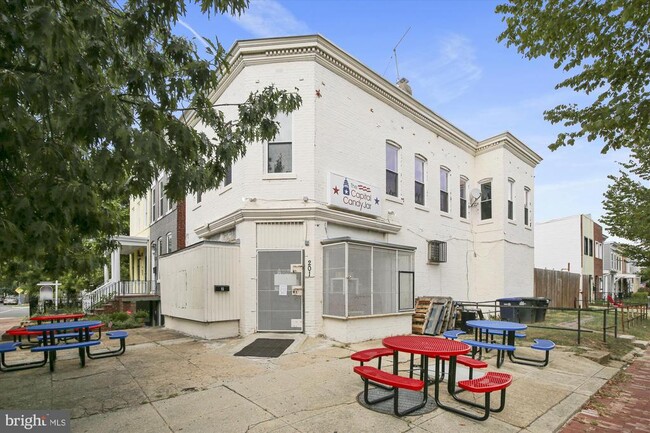 Building Photo - 643 E St NE