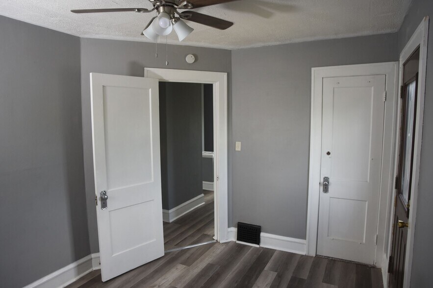 Building Photo - 13407 Cedar Rd