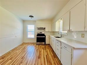 Building Photo - 1015 W Sycamore St