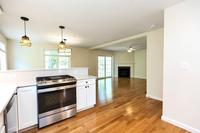 Building Photo - 240 Knollwood Way