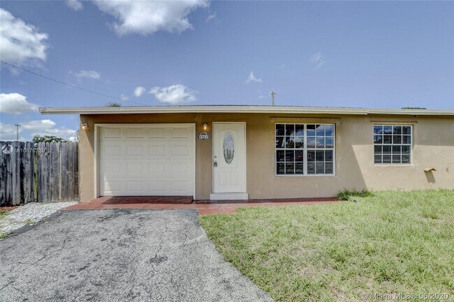 Building Photo - 4961 SW 17th St