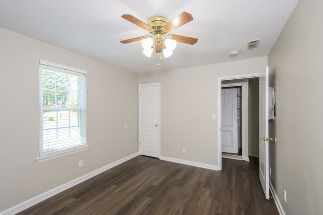 Building Photo - 543 Fairfield Way