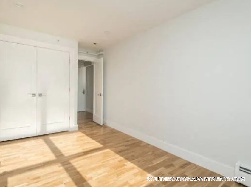 Building Photo - 1410 Columbia Rd