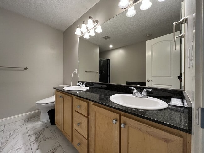 Building Photo - Modern Townhome Near OHSU with 3 Bedrooms Each with Private En-Suite Bath