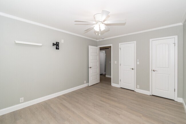 Building Photo - 412 Keeble St