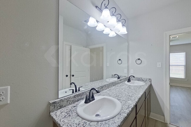 Building Photo - 3207 Rosehill Dr