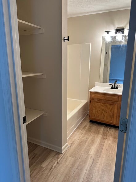 Building Photo - 5425 Jacksboro Pike