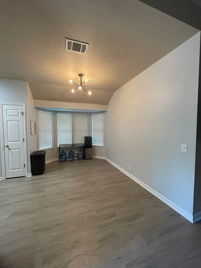 Building Photo - 161 Bunny Trail