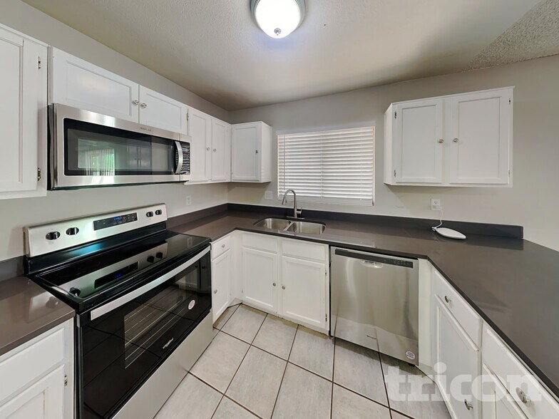 Building Photo - 18416 N 55th Dr