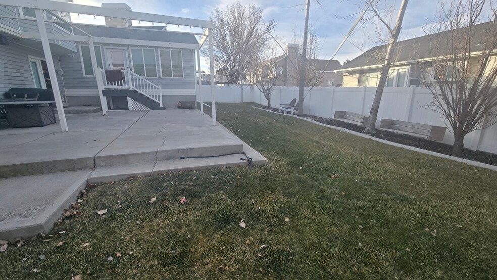 Backyard Patio - 2504 W Pine Needle Pl