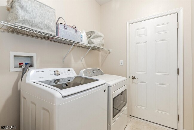 Building Photo - 209 Birch Ct