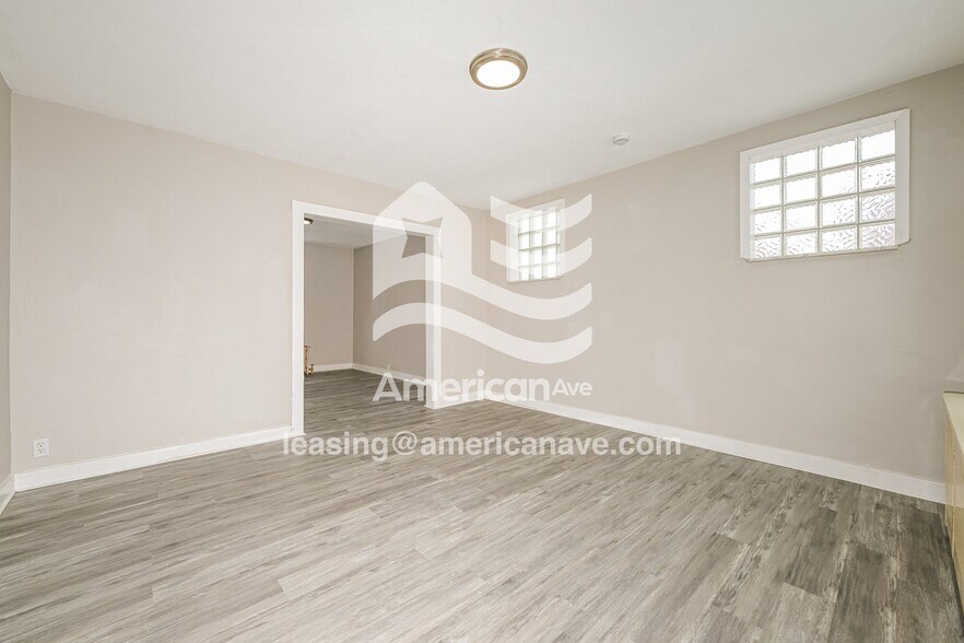 Building Photo - 1818 Plainview Ave