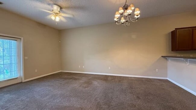 Building Photo - 3 bedroom - 2 bathroom - Stonelake Townhom...