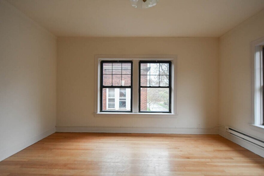 Building Photo - 805 Dempster St