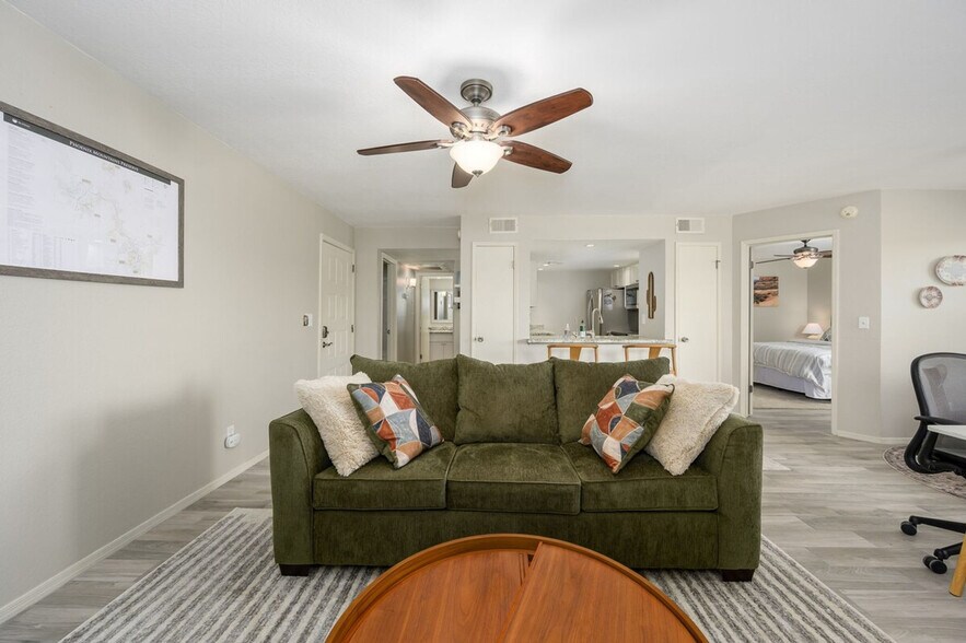 Building Photo - 4850 E Desert Cove Ave