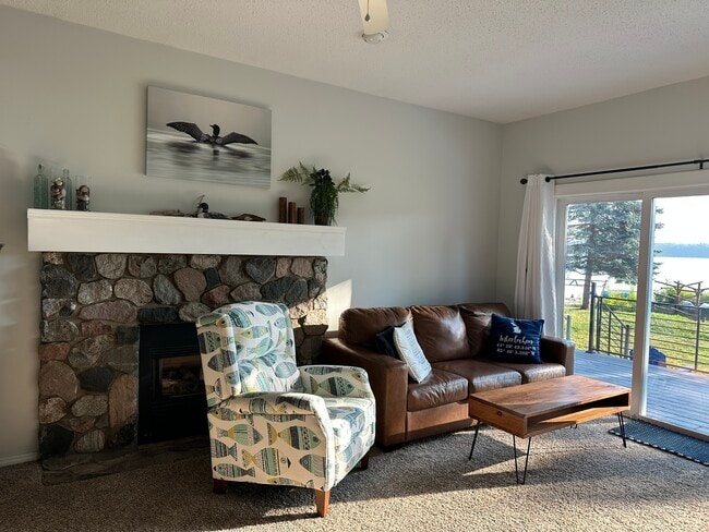 Building Photo - 5515 Lakeview Dr