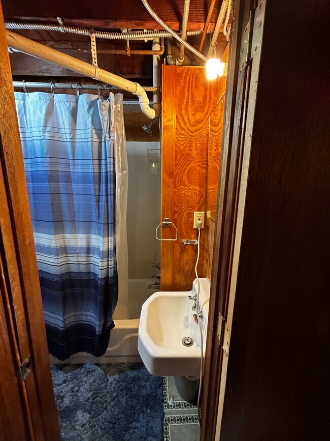 Building Photo - 655 W Ladd Ave