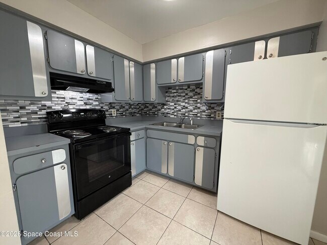 Building Photo - 324 Bay Ave