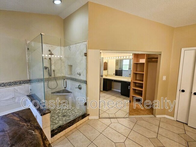 Building Photo - 14504 Brambie Ct