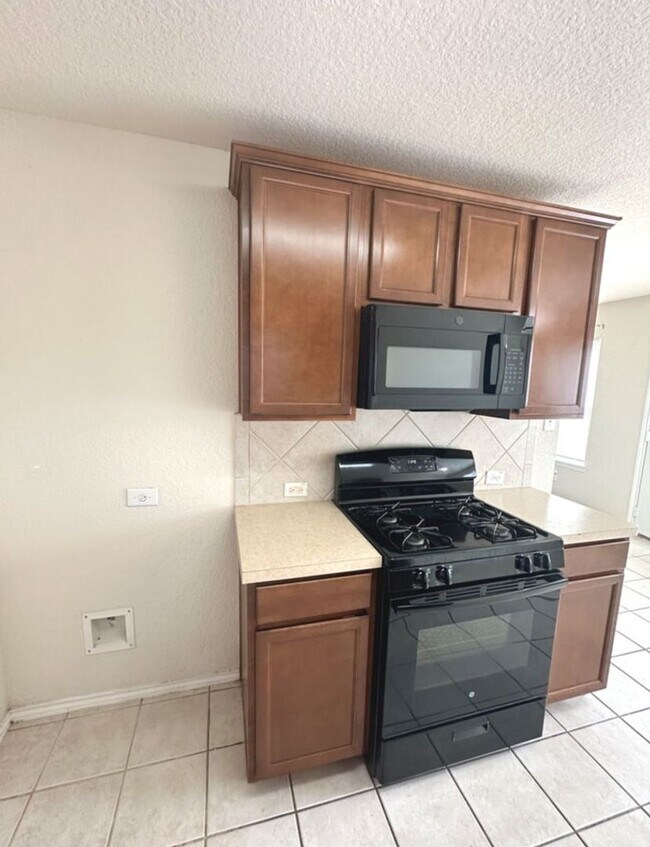 Building Photo - 3BED/2.5 HOUSE FOR RENT AVAILABLE NOW!
