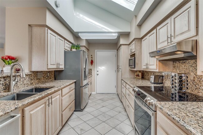 Building Photo - 5710 Misty Hill Cove