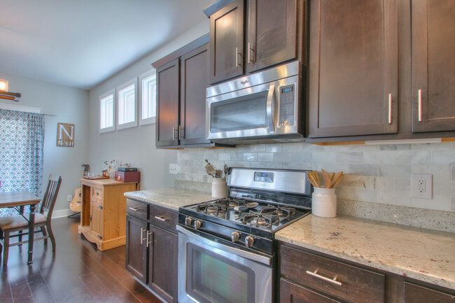 Building Photo - 1113 Camden Cir