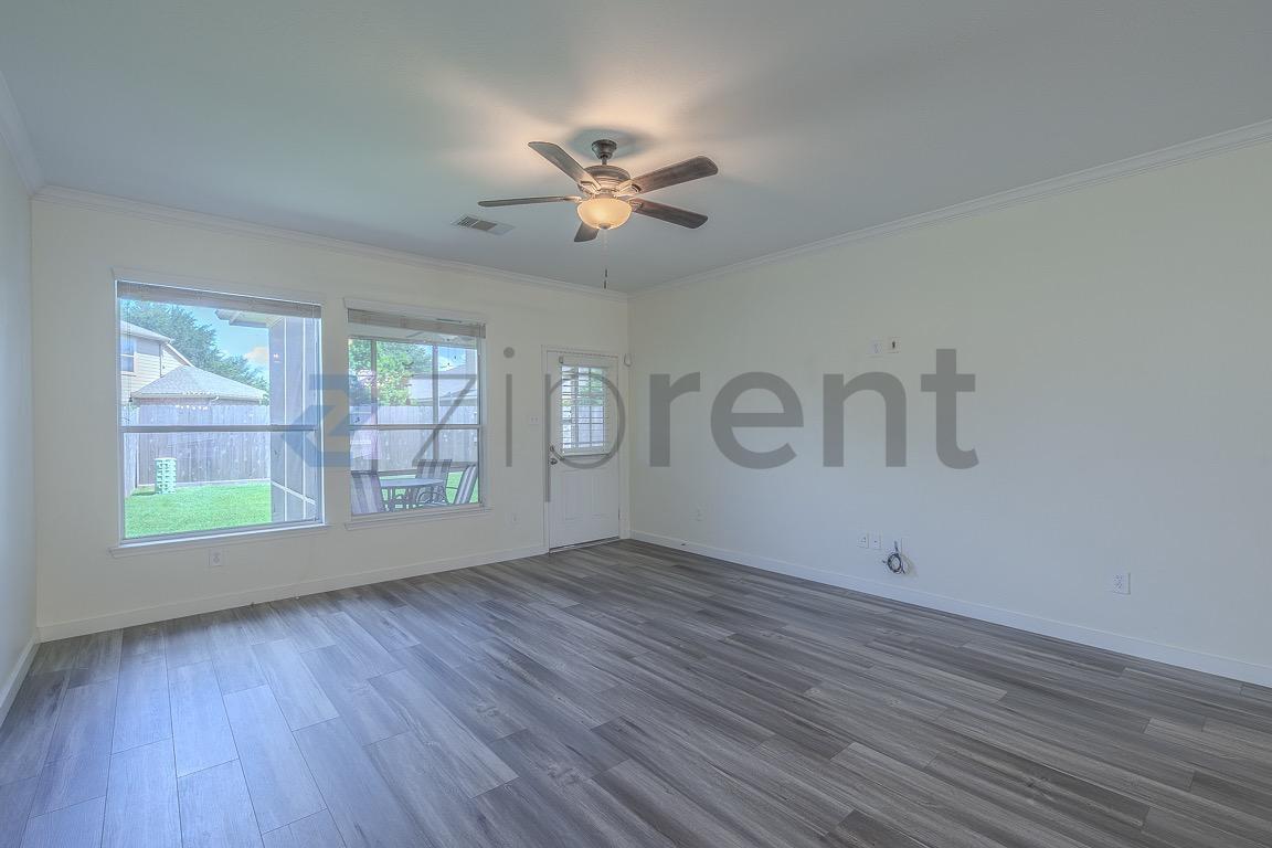 Building Photo - Unit