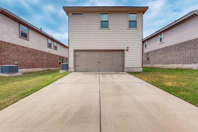 Building Photo - 2908 Harvester Ln