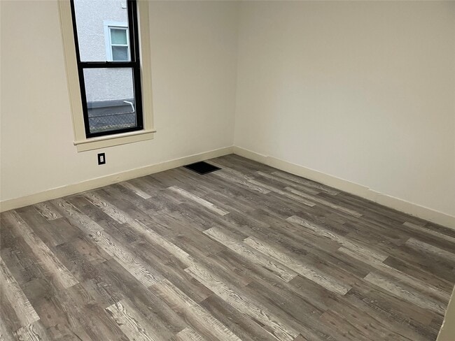 Building Photo - 50 Schubert St