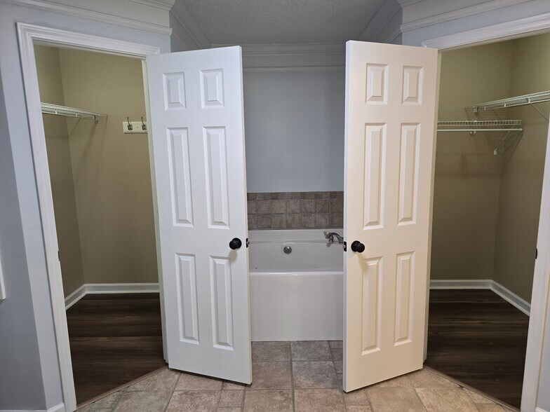 Primary Bathroom - 2065 Pinemount Blvd