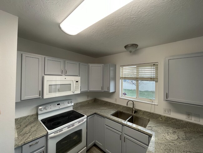 Building Photo - 4 Bd 3 Bath Home in Lehi