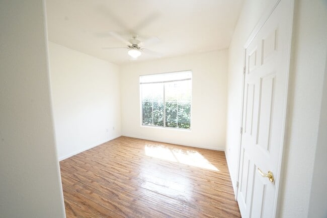 Building Photo - SHOWINGS AVAILABLE NOW