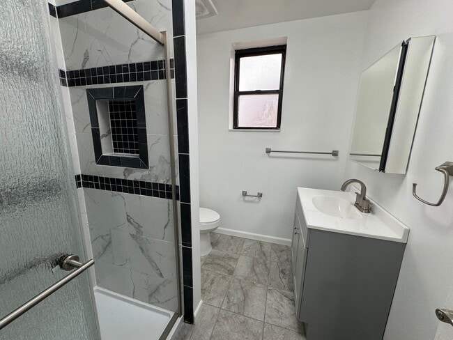 Building Photo - 2905 Glenmore Ave