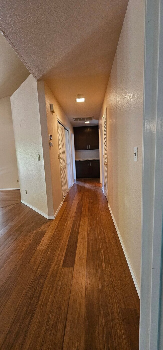 Building Photo - 3083 Funston Dr