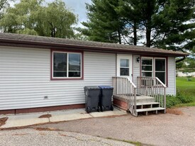 Building Photo - 1414 N Hume Ave