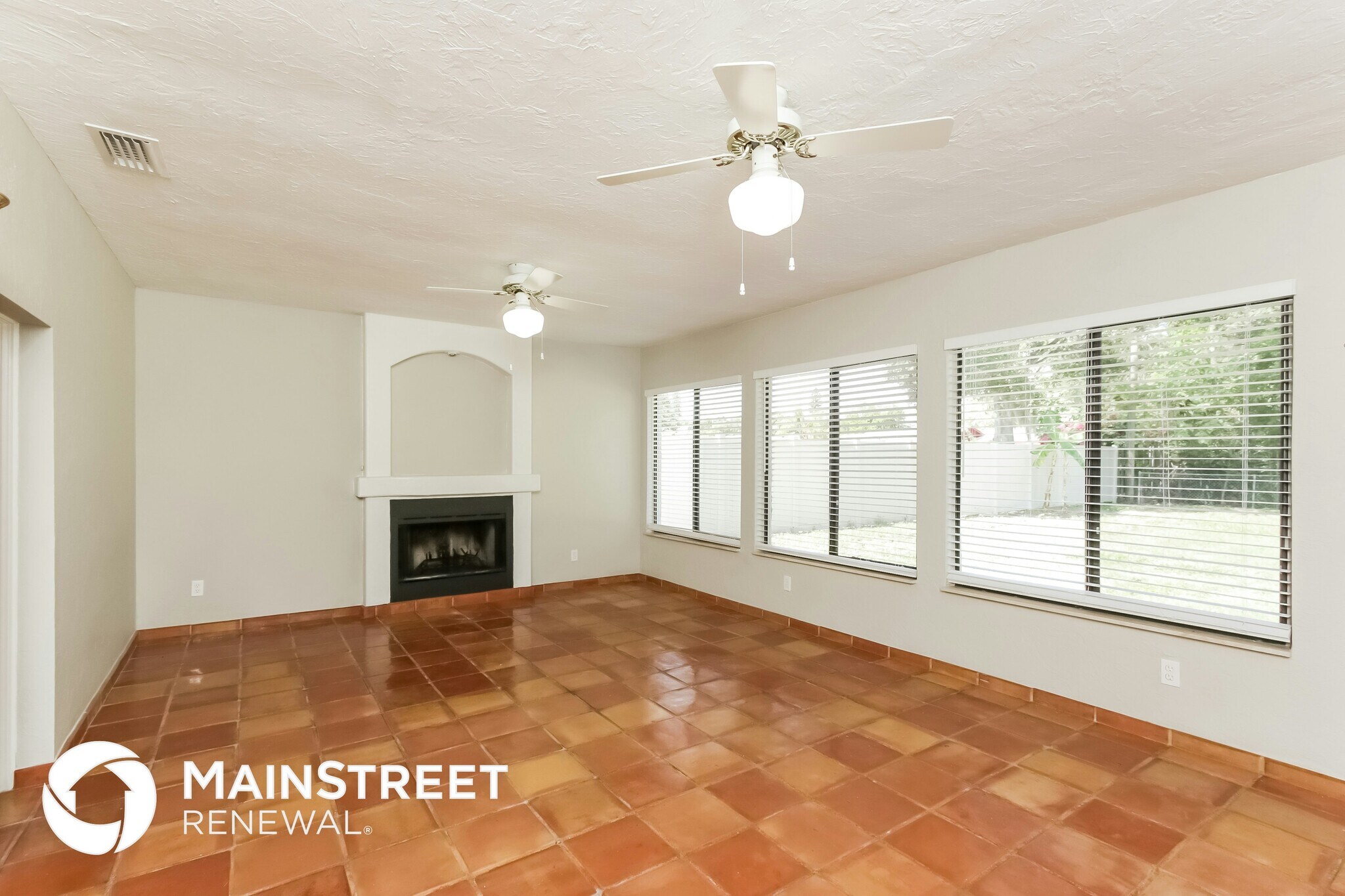 Building Photo - 2035 Goldenrod St